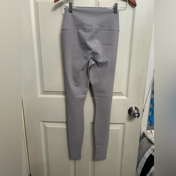 Alo Yoga Women’s High Waisted Ripped grey color Warrior Leggings Size Small - Picture 3 of 6